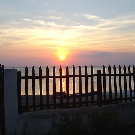 Beachfront For 4, Kalifteri Beach, Дом отдыха Афиссос