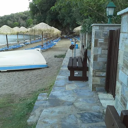 Beachfront For 4, Kalifteri Beach, Дом отдыха *