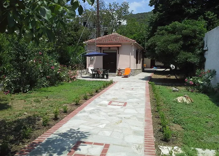 Case de vacanță Beachfront For 4, Kalifteri Beach,